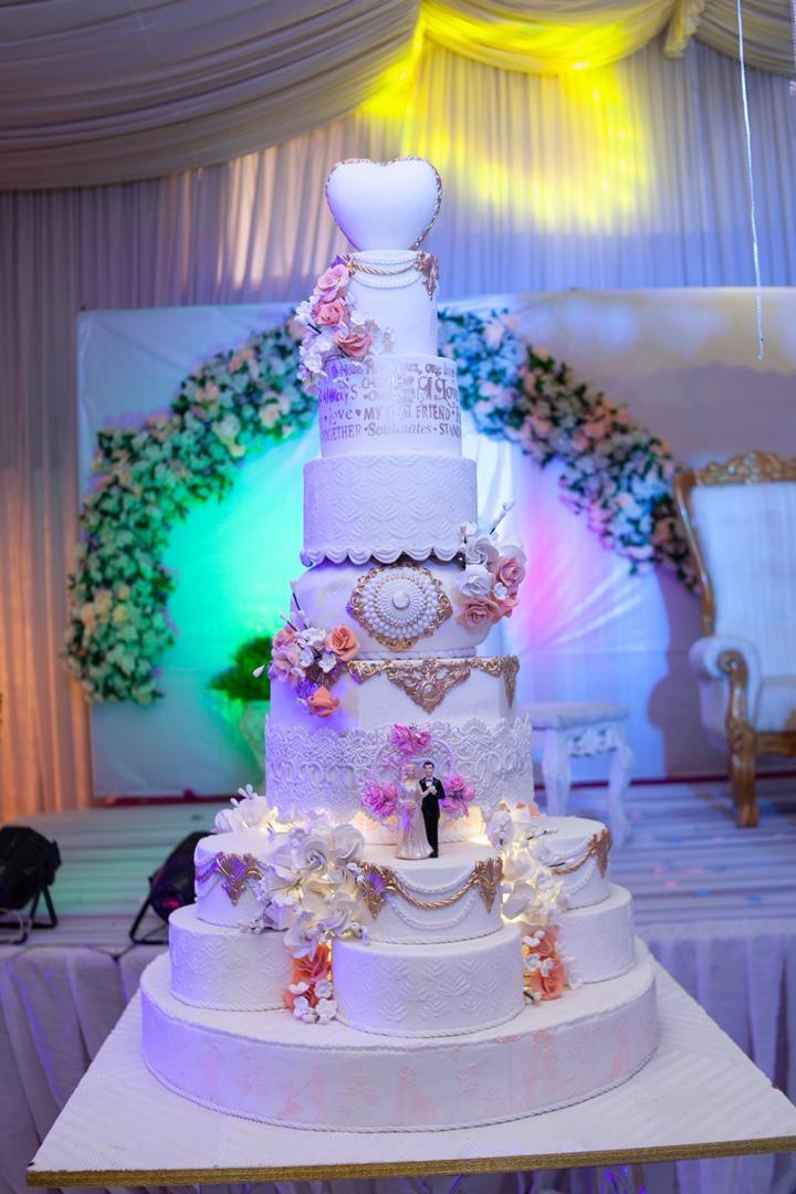 Custom & Wedding Cakes